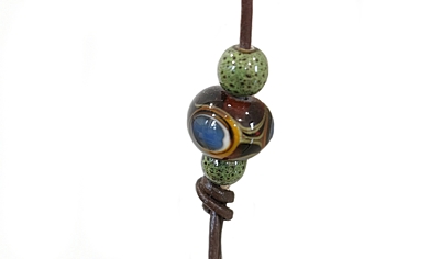 Bracco Original Pfeifriemen aus den natürlichen Materialien, handgewickelte Perle- Sonne, Perlenkeramik, magisches Auge.